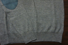 画像をギャラリービューアに読み込む, ELBOW PATCH V NECK KNIT
