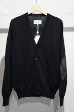 画像をギャラリービューアに読み込む, ELBOW PATCH CARDIGAN KNIT
