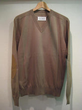 画像をギャラリービューアに読み込む, ELBOW PATCH V-NECK KNIT
