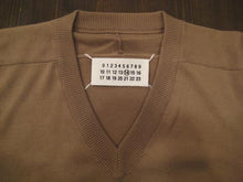 画像をギャラリービューアに読み込む, ELBOW PATCH V-NECK KNIT
