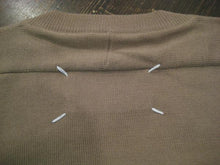 画像をギャラリービューアに読み込む, ELBOW PATCH V-NECK KNIT
