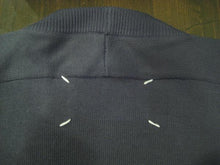 画像をギャラリービューアに読み込む, ELBOW PATCH V-NECK KNIT
