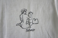画像をギャラリービューアに読み込む, tr.4&quot;Blue Chateau&quot; Handwriting S/S Tee
