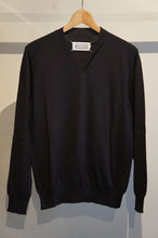 画像をギャラリービューアに読み込む, TWIST V-NECK KNIT
