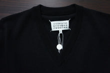 画像をギャラリービューアに読み込む, ELBOW PATCH V NECK KNIT
