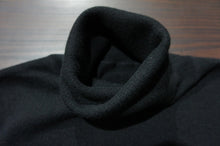 画像をギャラリービューアに読み込む, ELBOW PATCH TURTLE NECK KNIT
