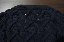 画像をギャラリービューアに読み込む, ARAN SWEATER
