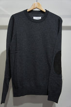 画像をギャラリービューアに読み込む, ELBOW PATCH CREW NECK KNIT
