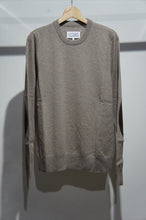 画像をギャラリービューアに読み込む, ELBOW PATCH CREW NECK KNIT
