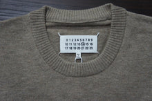 画像をギャラリービューアに読み込む, ELBOW PATCH CREW NECK KNIT
