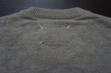 画像をギャラリービューアに読み込む, ELBOW PATCH CREW NECK KNIT
