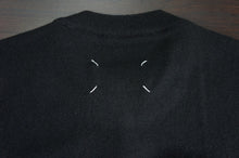 画像をギャラリービューアに読み込む, ELBOW PATCH CREW NECK KNIT
