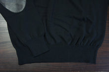 画像をギャラリービューアに読み込む, ELBOW PATCH CREW NECK KNIT
