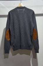 画像をギャラリービューアに読み込む, ELBOW PATCH CREW NECK KNIT
