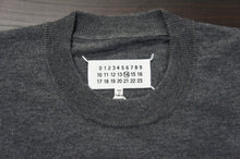 画像をギャラリービューアに読み込む, ELBOW PATCH CREW NECK KNIT
