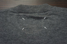 画像をギャラリービューアに読み込む, ELBOW PATCH CREW NECK KNIT
