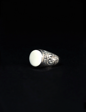 画像をギャラリービューアに読み込む, Signet Engraved Ring
